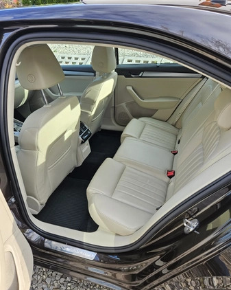 Skoda Superb cena 96900 przebieg: 142000, rok produkcji 2017 z Łęknica małe 191